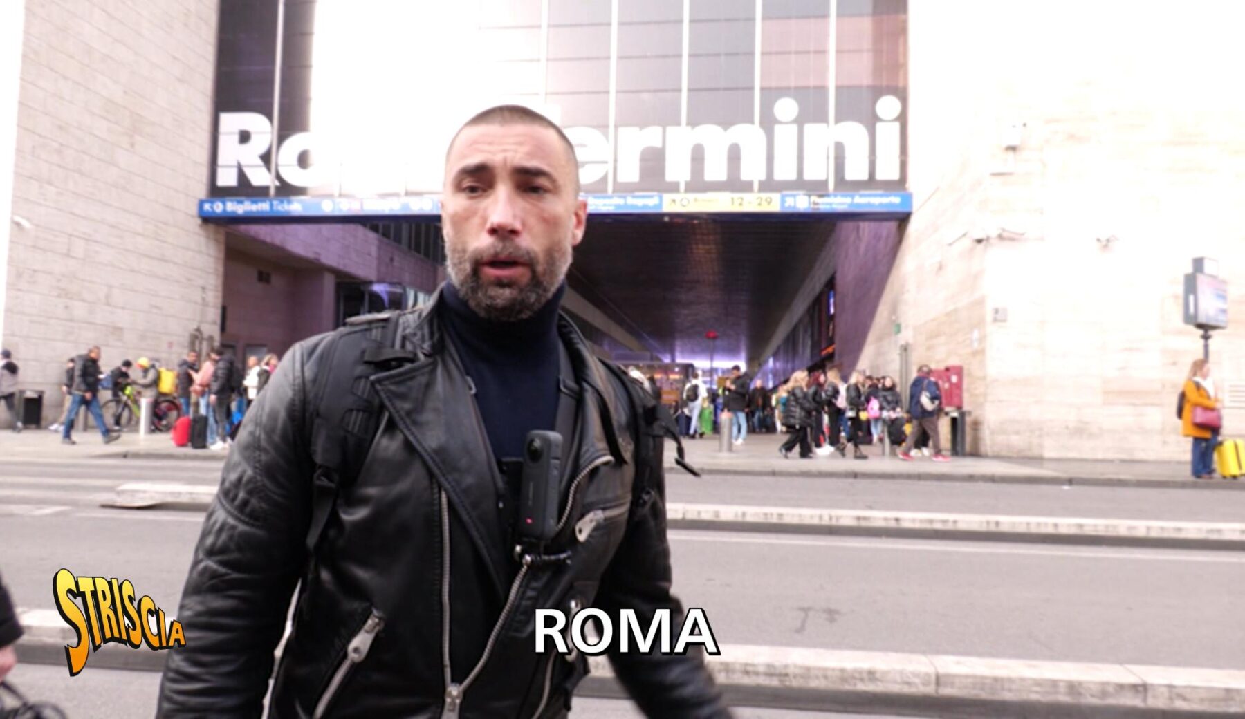 Oggi a Striscia Brumotti contrasta lo spaccio alla stazione di Roma Termini