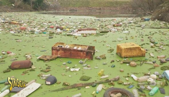 Il lago di spazzatura infetta un paese in provincia di Caserta