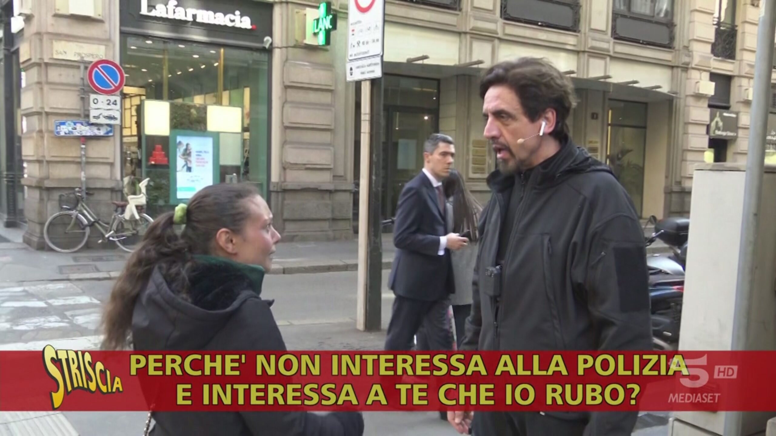 Il nuovo trucco dei borseggiatori: la cartina sul telefono