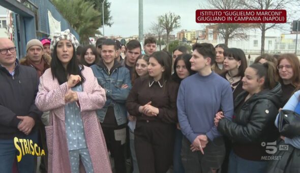 A Giugliano in Campania, nella scuola chiusa da dieci mesi