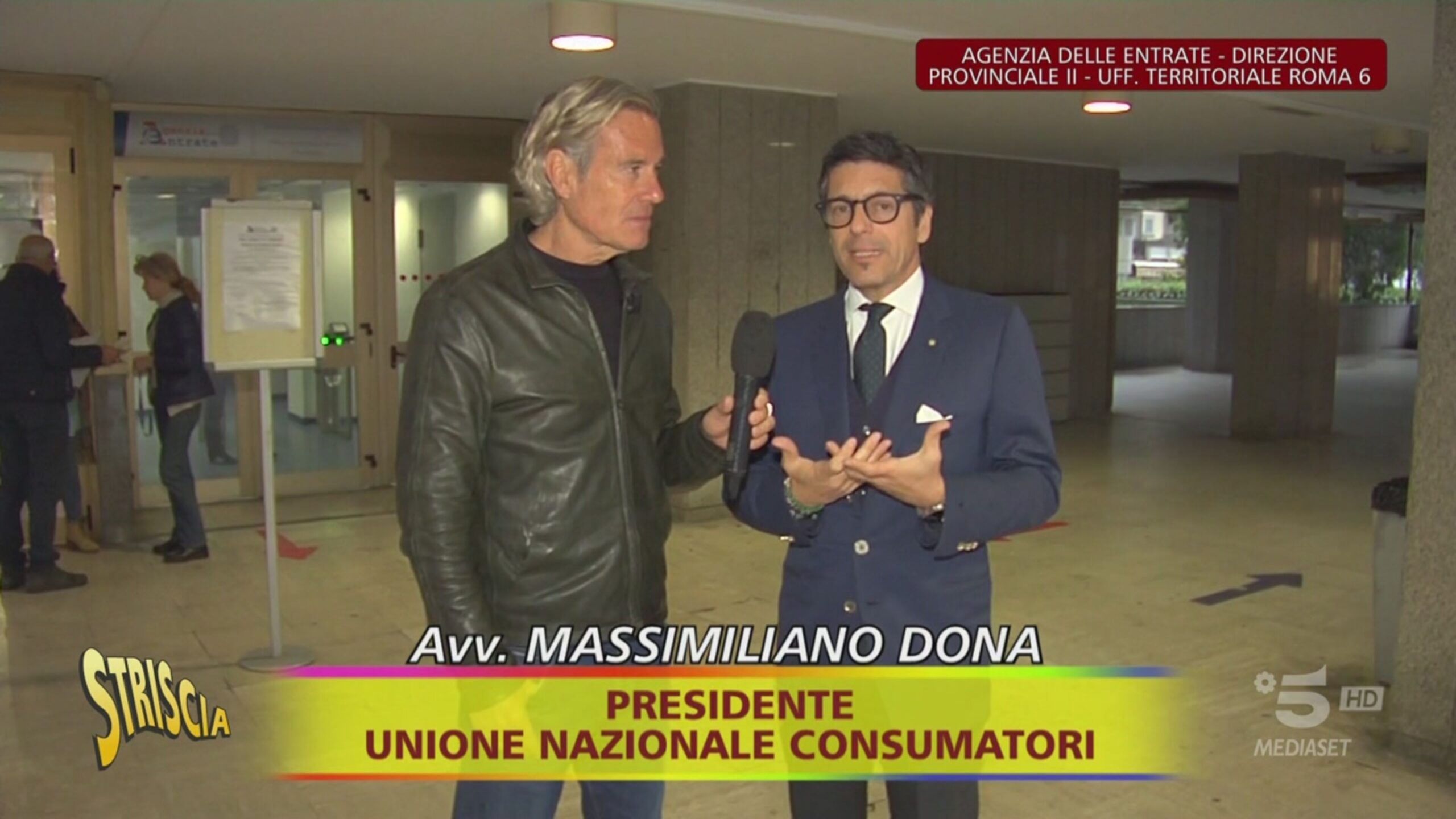 Il barista dell’Agenzia delle Entrate è ancora lì. Ma fa gli scontrini!