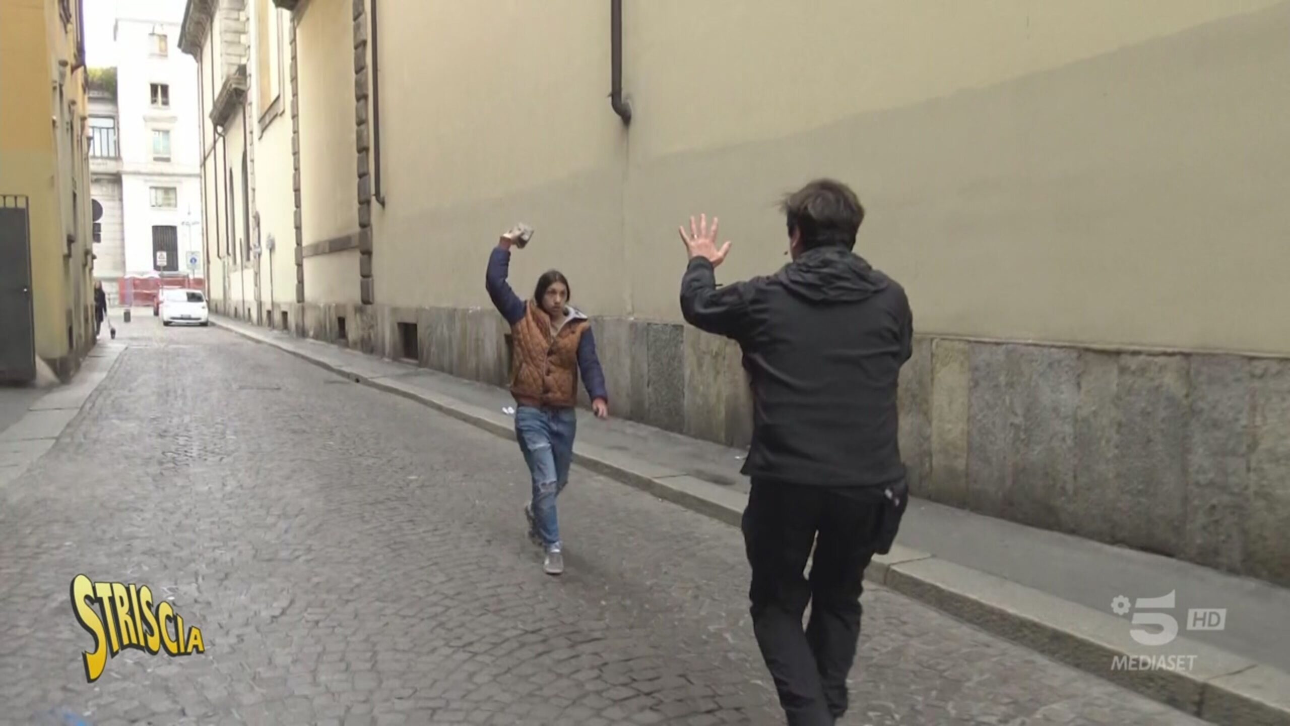 Borseggi e furti con il foglio: Staffelli minacciato con un masso