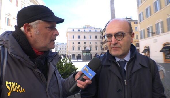 Borseggi impuniti. Stasera a Striscia Lucci incalza i politici