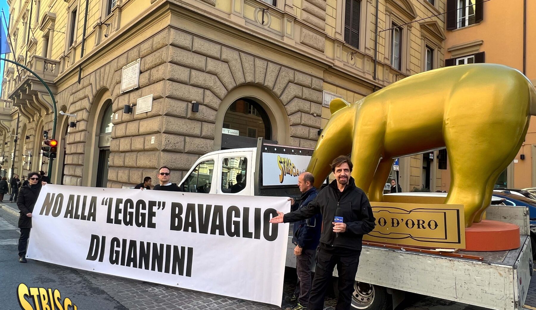 Stasera a Striscia c’è un Tapirone per il direttore de La Stampa Massimo Giannini