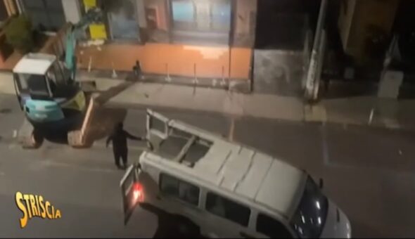 Sportello Postamat assaltato con l'escavatore vicino a Catania