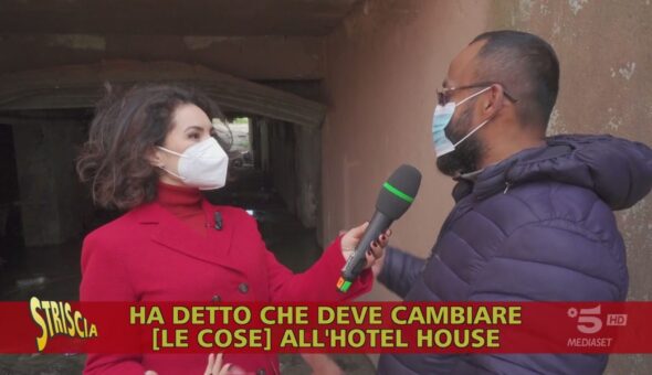 Hotel House di Porto Recanati, l'ecomostro galleggia sui liquami