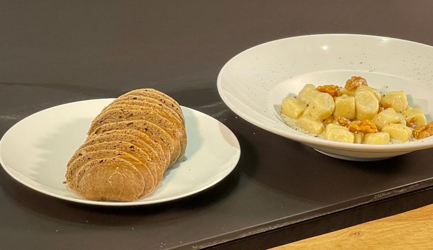 Gli “Gnocchi di patate con salsa di noci e gorgonzola” di Mohamed Aly