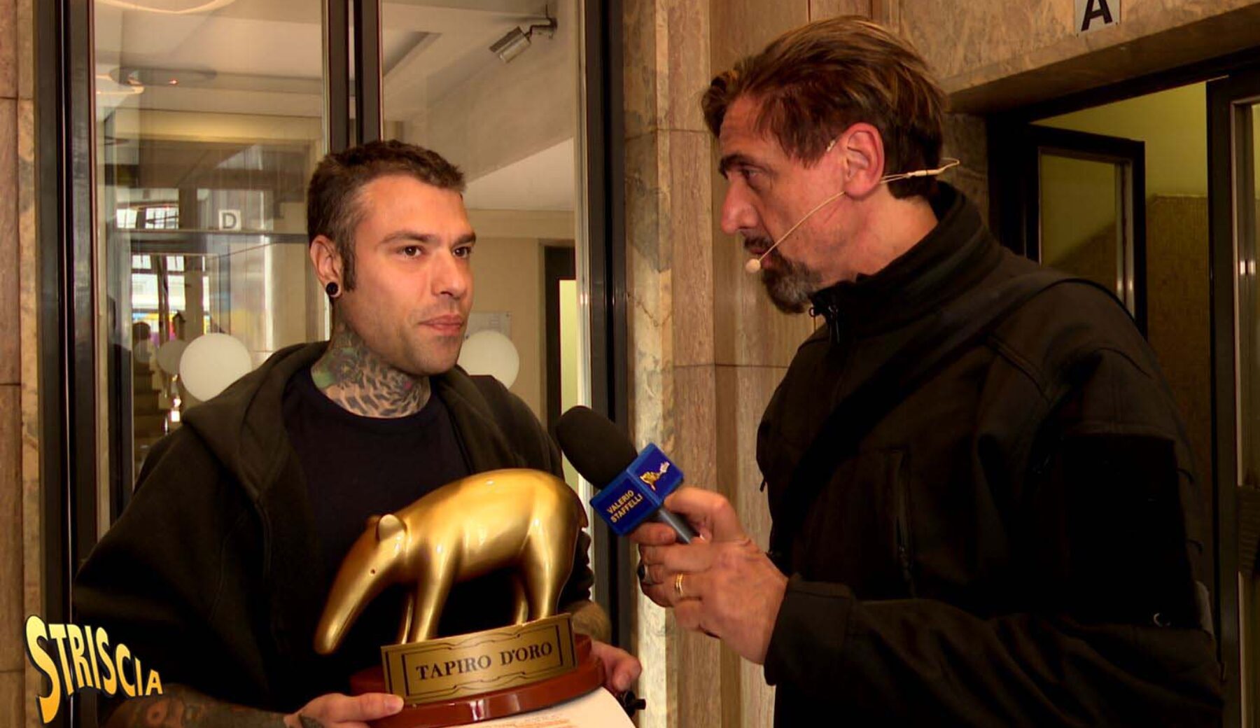 «La coerenza non è una mia virtù», Fedez attapirato oggi a Striscia