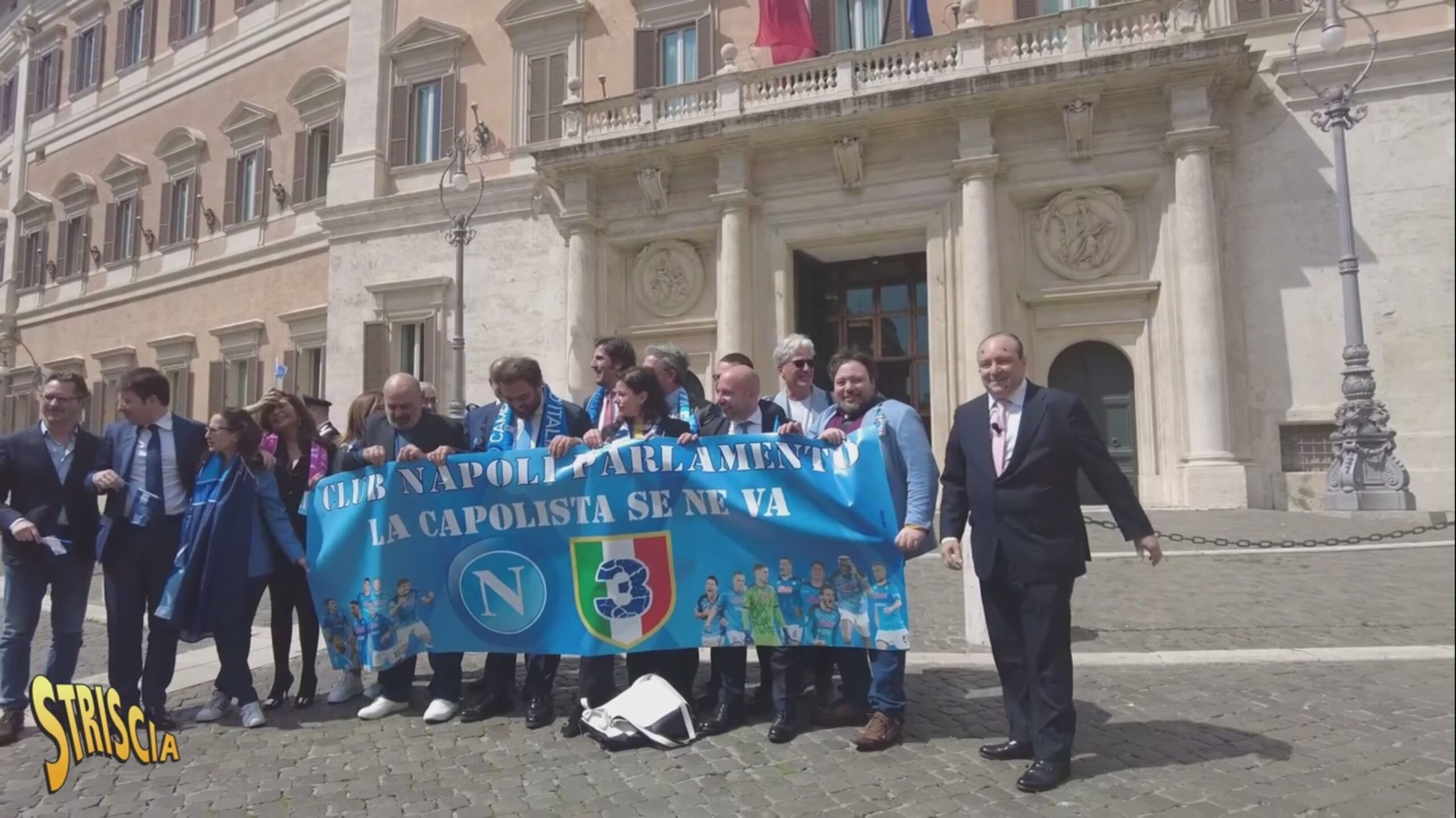 Club Napoli Parlamento, l’incursione del Vespone