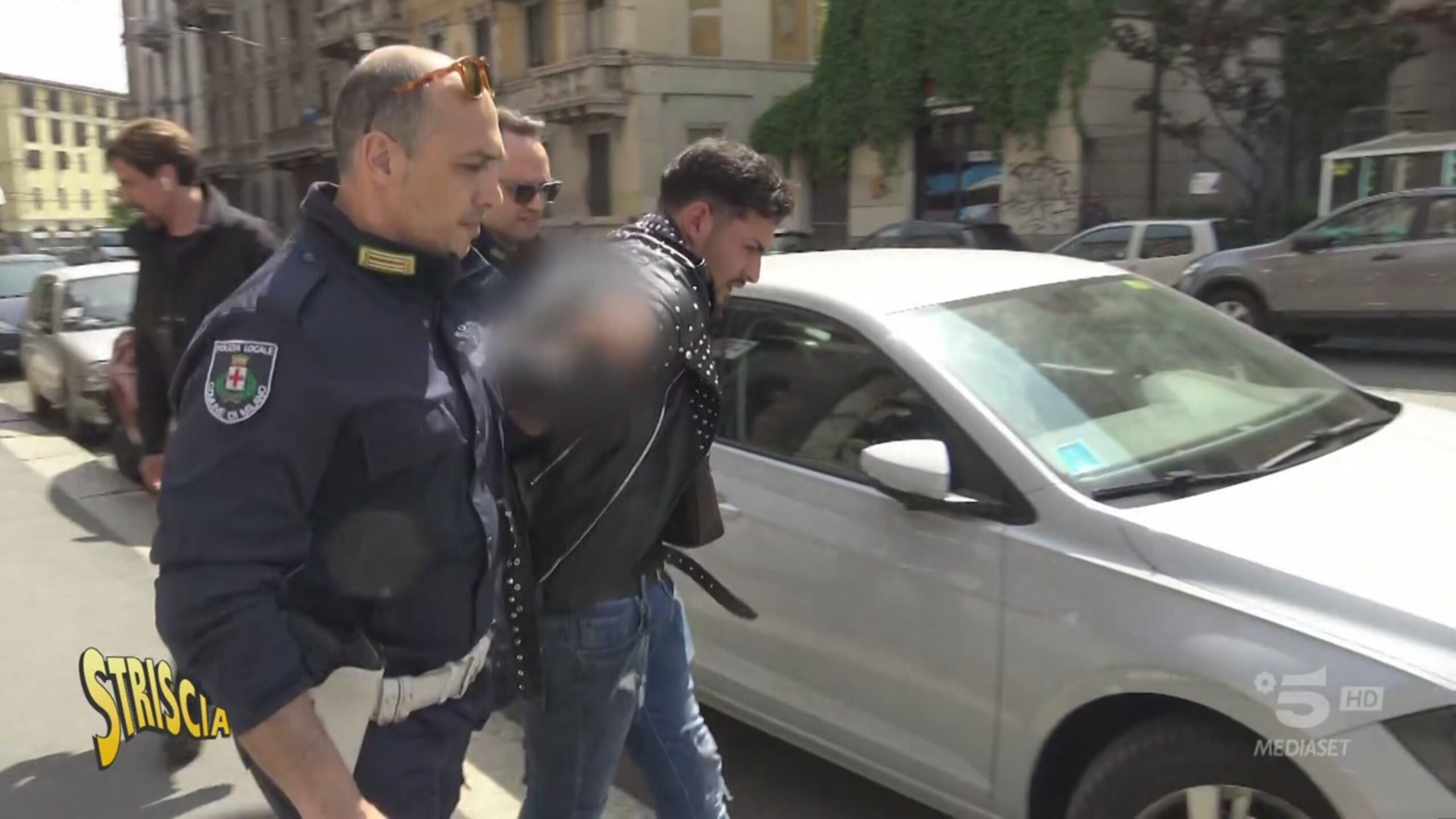 Milano, nuove tecniche di furto e borseggio: la fuga finisce subito