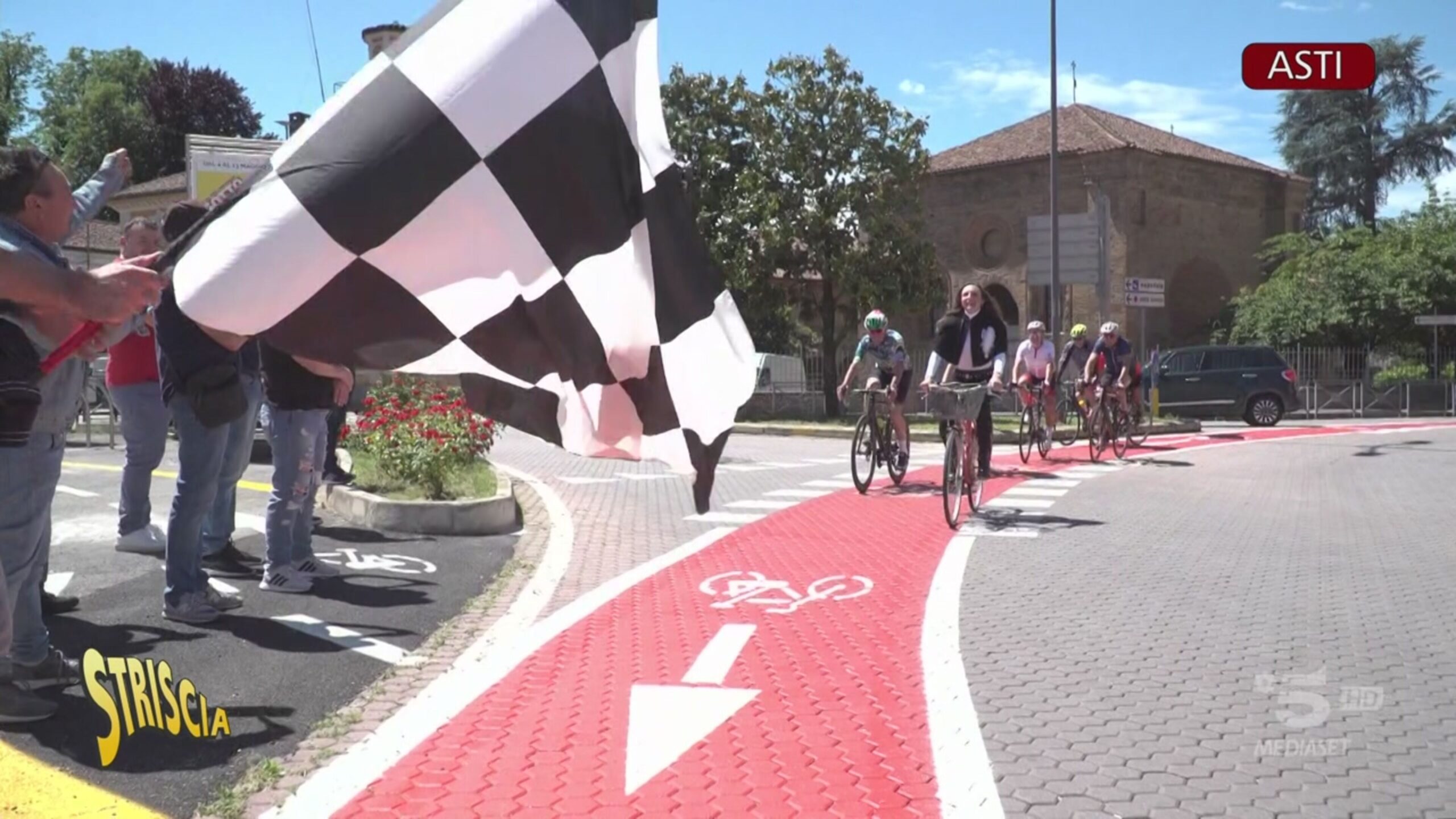 Piste ciclabili, ad Asti le fanno strane