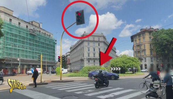Milano, troppi motociclisti passano con il semaforo rosso
