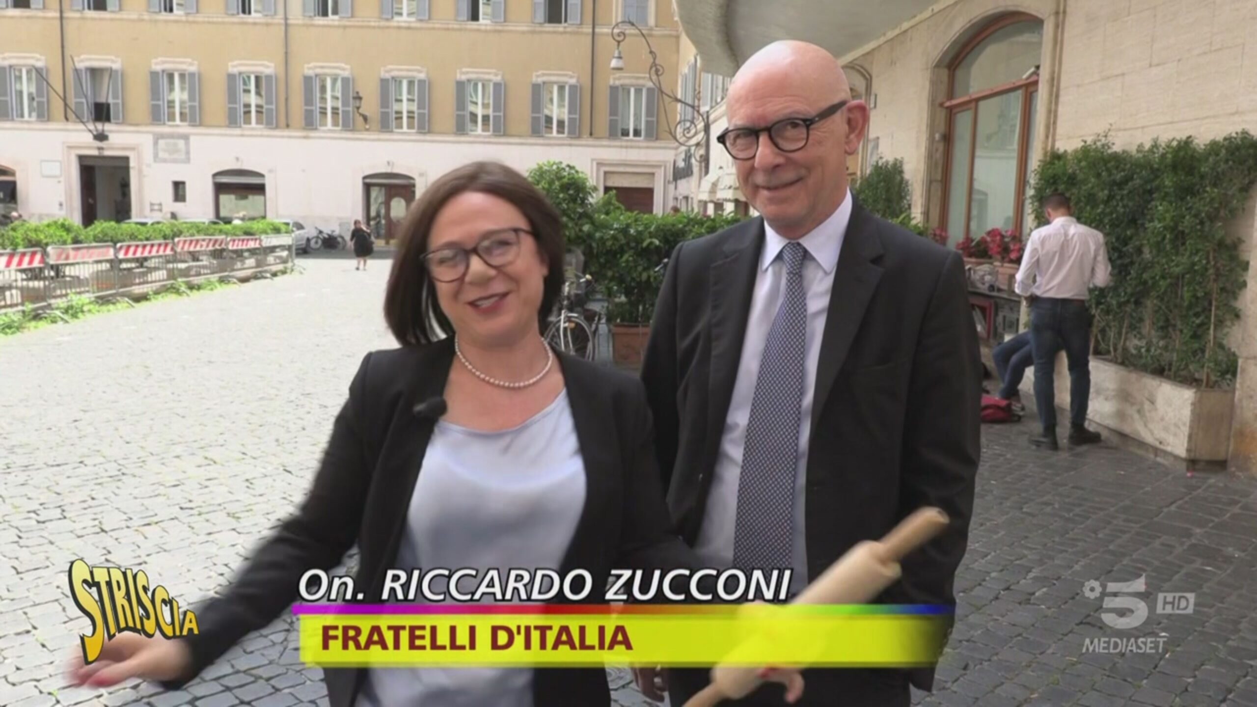 De Micheli chiama Schlein: qual è il colore giusto per la sconfitta?