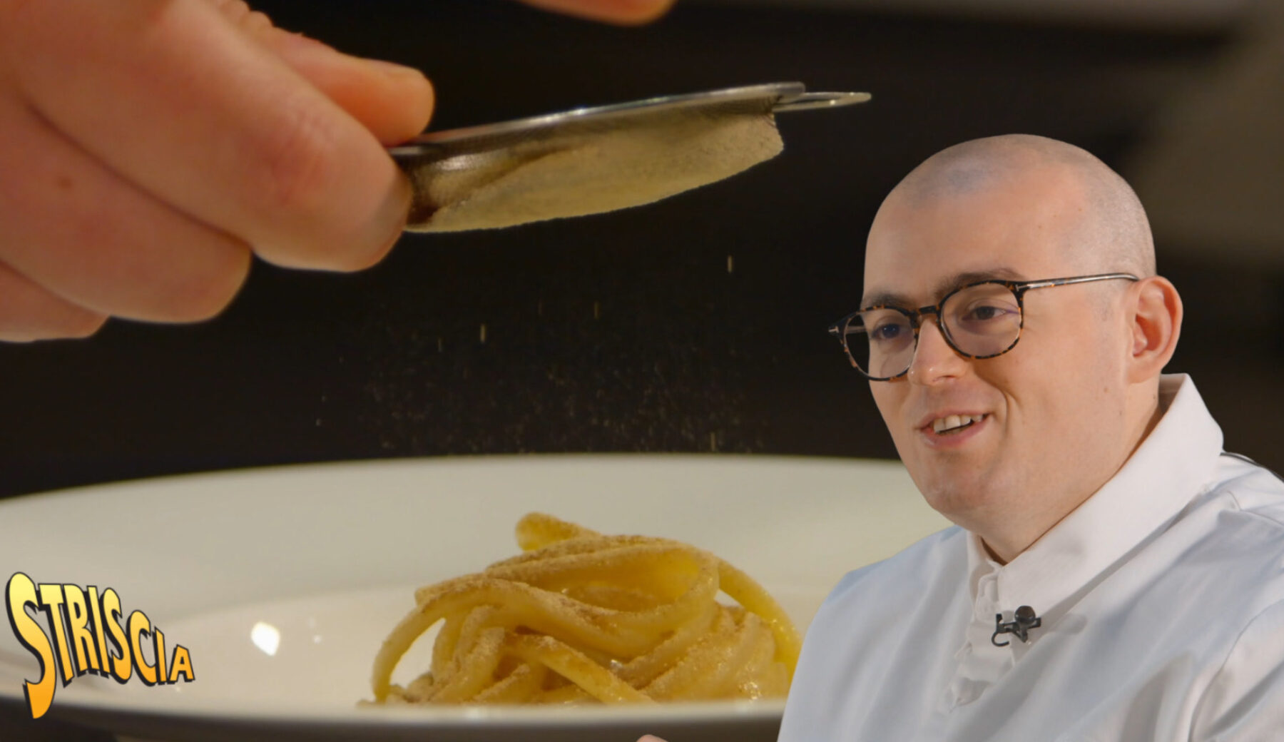 Domani a Striscia, le “Linguine al garum di agone e amchoor” di Davide Caranchini