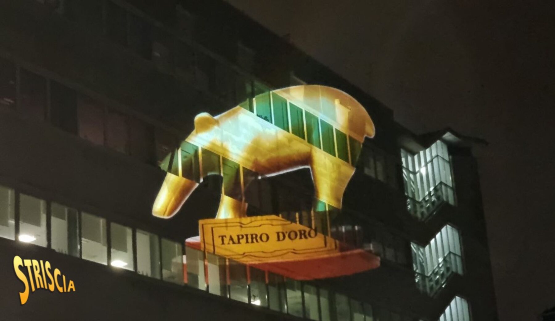 Oggi a Striscia, Tapiro d’oro gigante per i giornalisti de La Stampa