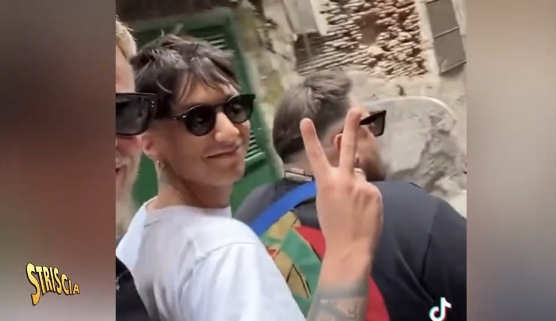 Napoli. Ultimo gira in tre su uno scooter: nessuno ha il casco