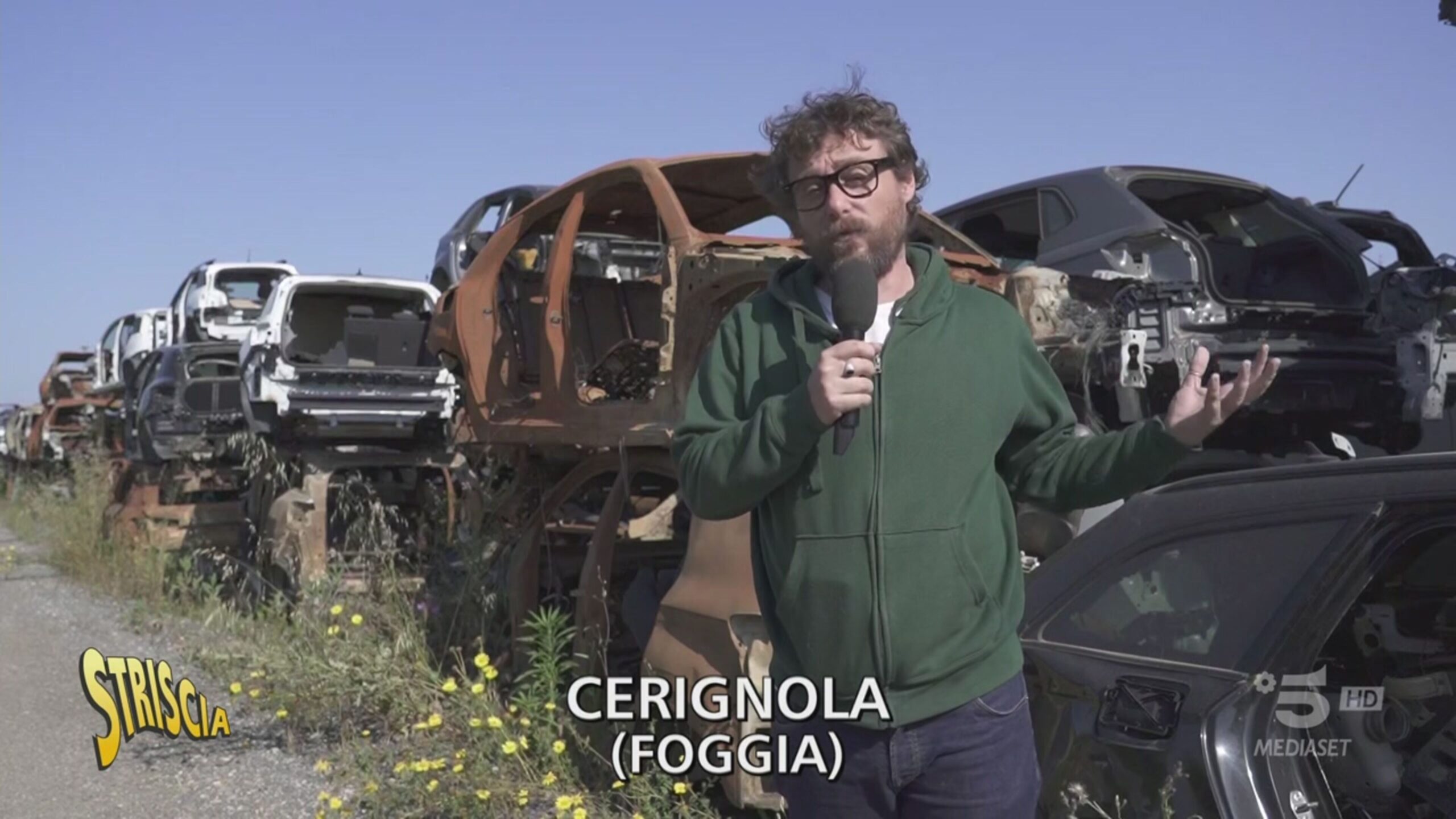 A Cerignola nel cimitero delle auto rubate e cannibalizzate