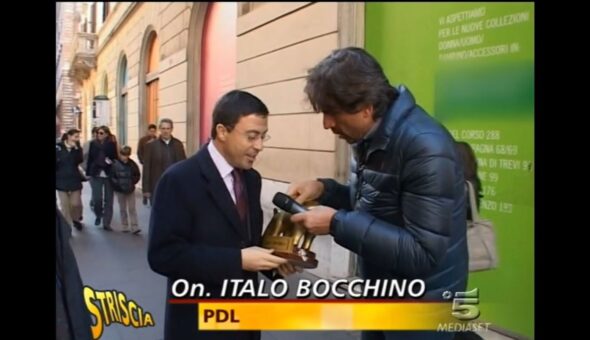 Il “pizzino” da Tapiro d’oro a Italo Bocchino