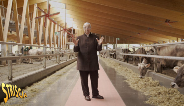 Davide Rampello visita la fattoria del futuro a Mantello stasera a Striscia