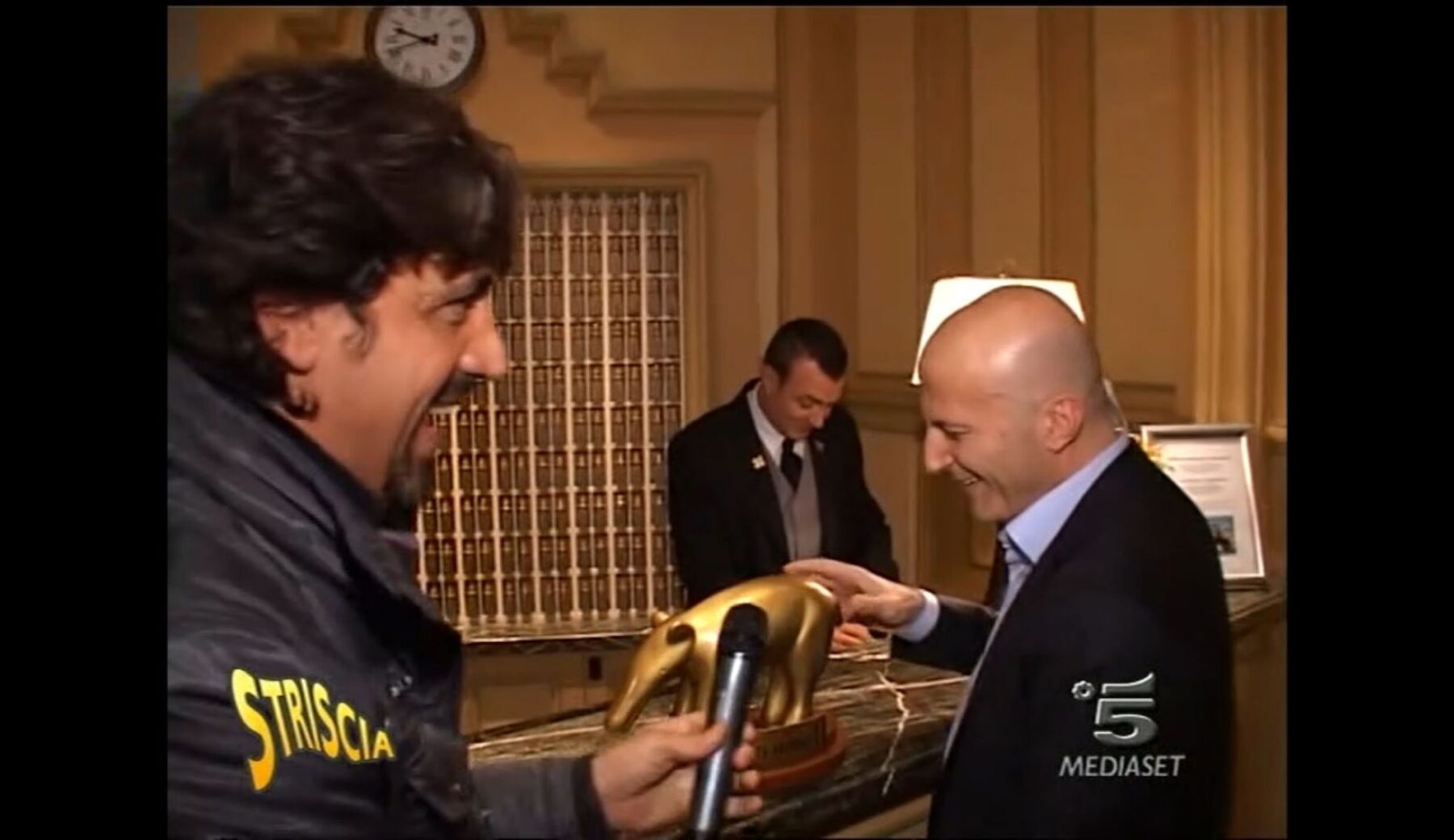 Augusto Minzolini e il Tapiro d’oro rimbalzato a Enrico Mentana