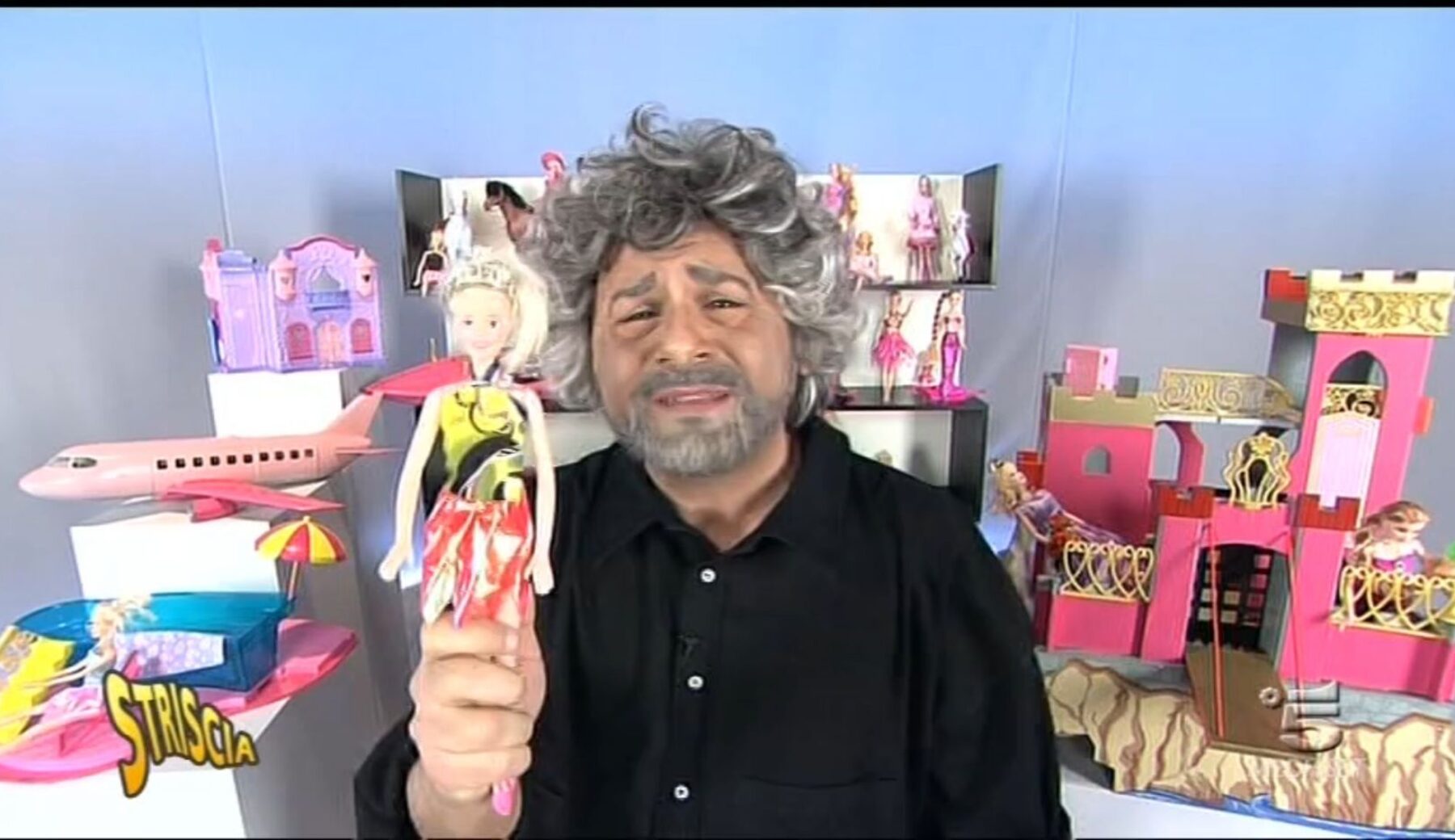 Barbie, arriva il film. Ma Striscia ne parlava già nel 2011