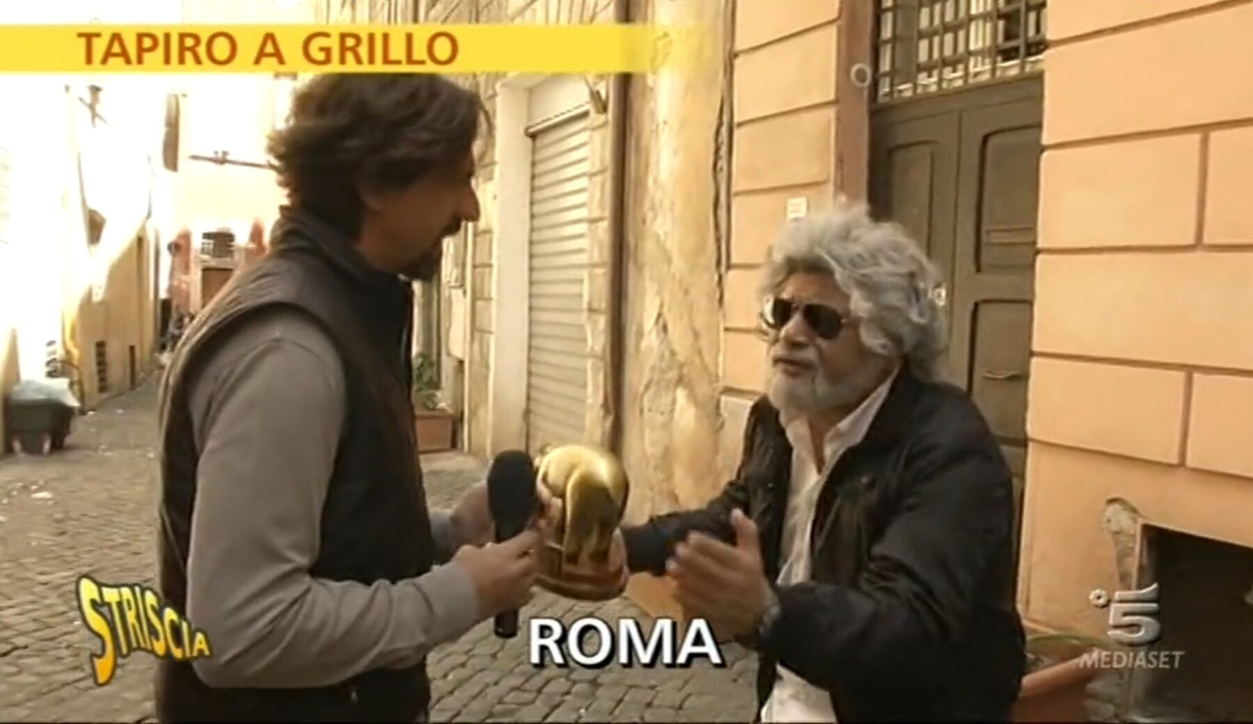 Quando (il finto) Beppe Grillo fracassò tre Tapiri in un giorno