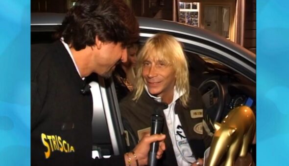 «Il mio cu.o è il più famoso d'Italia», Enzo Paolo Turchi alla consegna del suo unico Tapiro