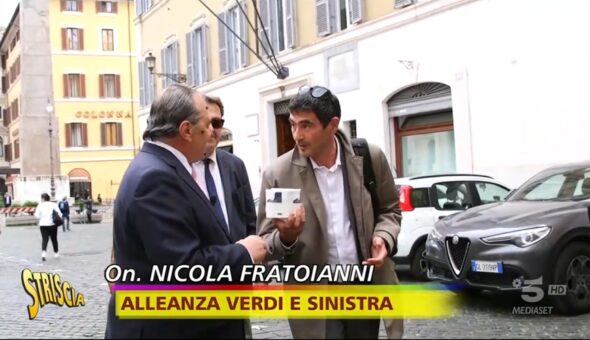 I rotoli di morbidezza con la faccia di Fratoianni. La storia
