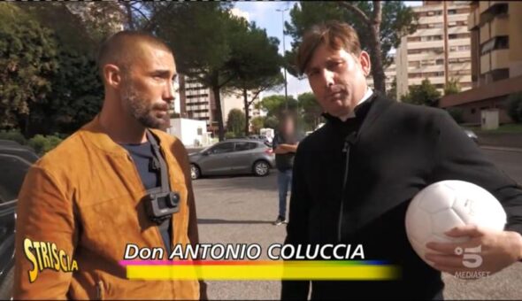Don Coluccia dopo l’agguato: «Tornerò in strada». I servizi di Striscia