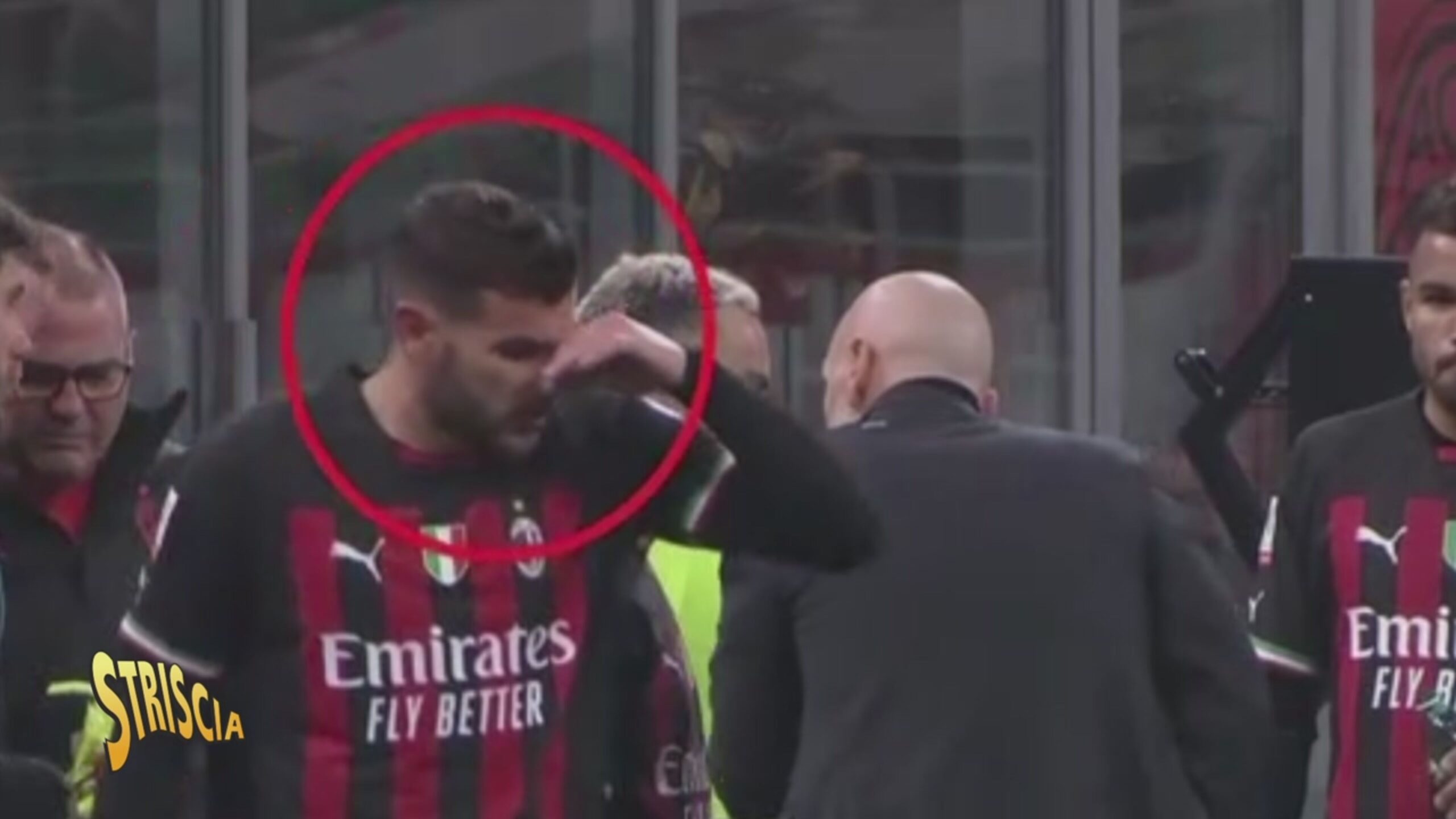 Il Milan gioca con le dita nel naso