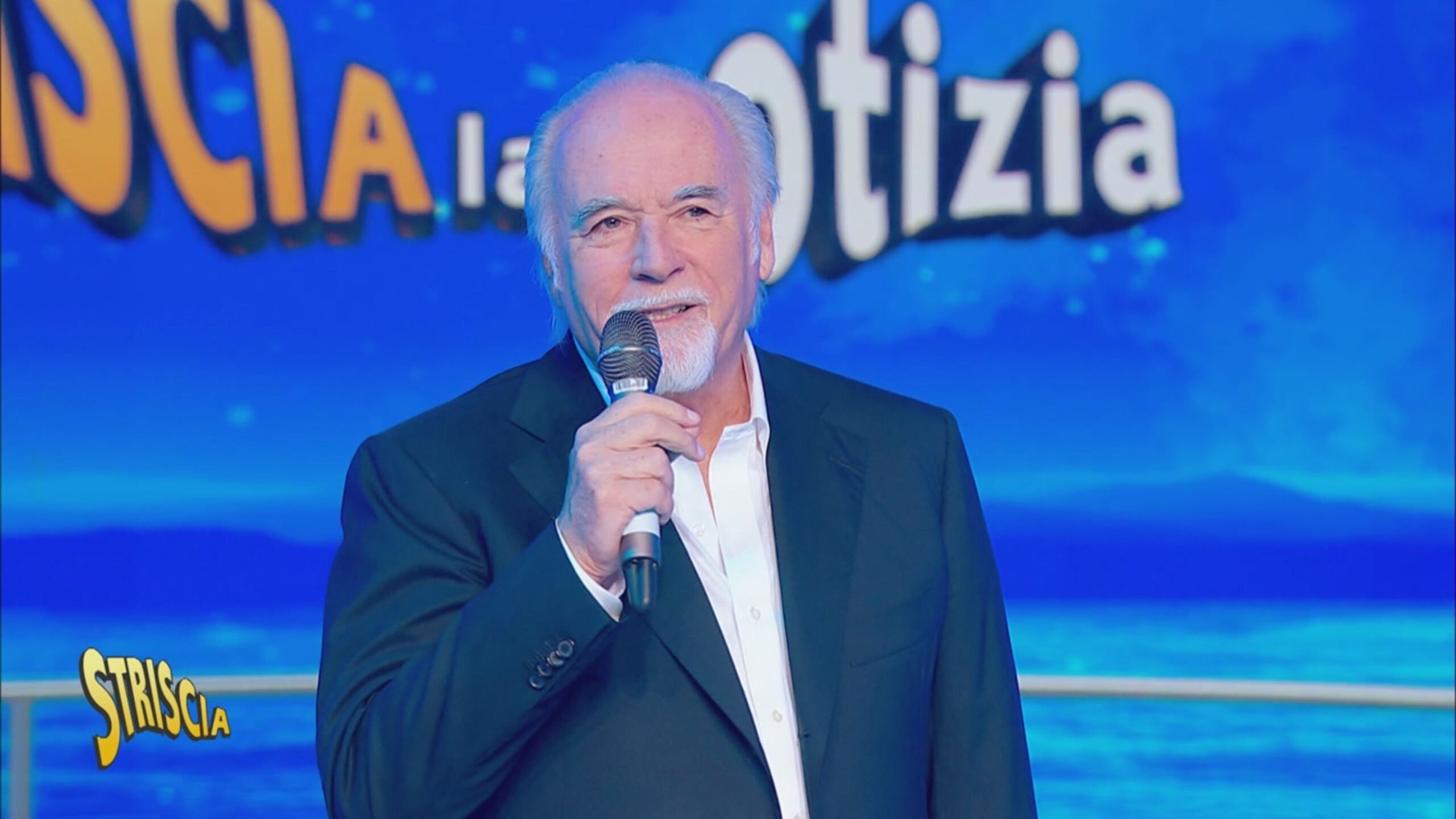 Antonio Ricci dedica a Gianfranco D’Angelo la piazza davanti lo studio di Striscia la notizia
