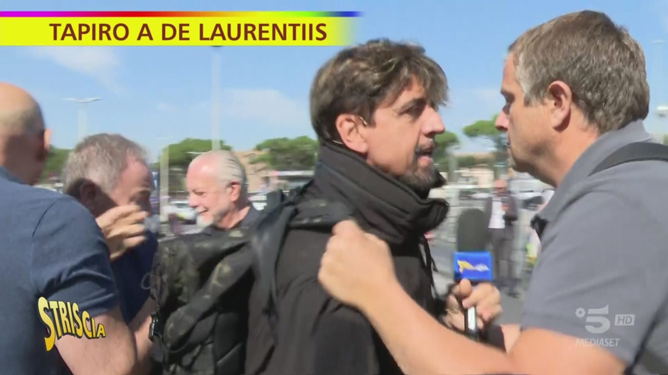 Spintoni e silenzi per il Tapiro ad Aurelio De Laurentiis