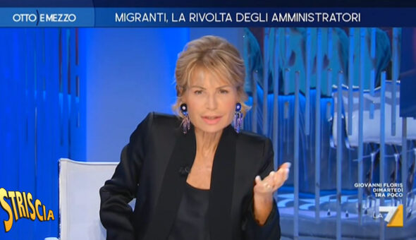 Come mai Lilli Gruber è passata alla bigiotteria? Stasera a Striscia
