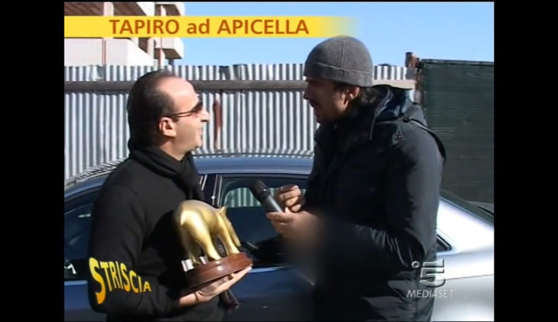 Menomale che Silvio c’è…e Apicella si attapira