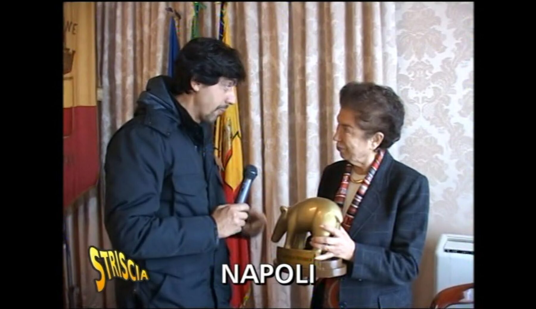 Un Tapiro tra i rifiuti per Rosa Russo Iervolino