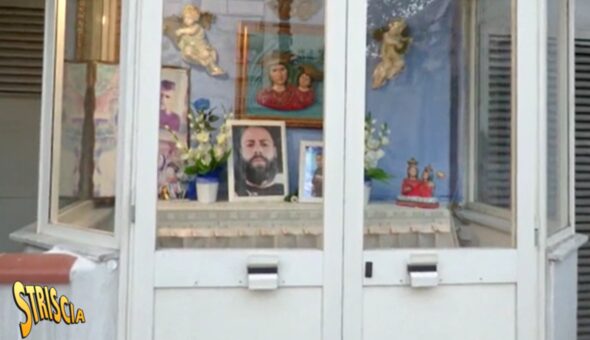 Stasera a Striscia, Napoli e l'altare che celebra la criminalità