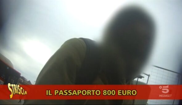 Documenti falsi prodotti in tipografia. I servizi di Striscia