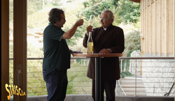Stasera a Striscia Davide Rampello serve il vino 