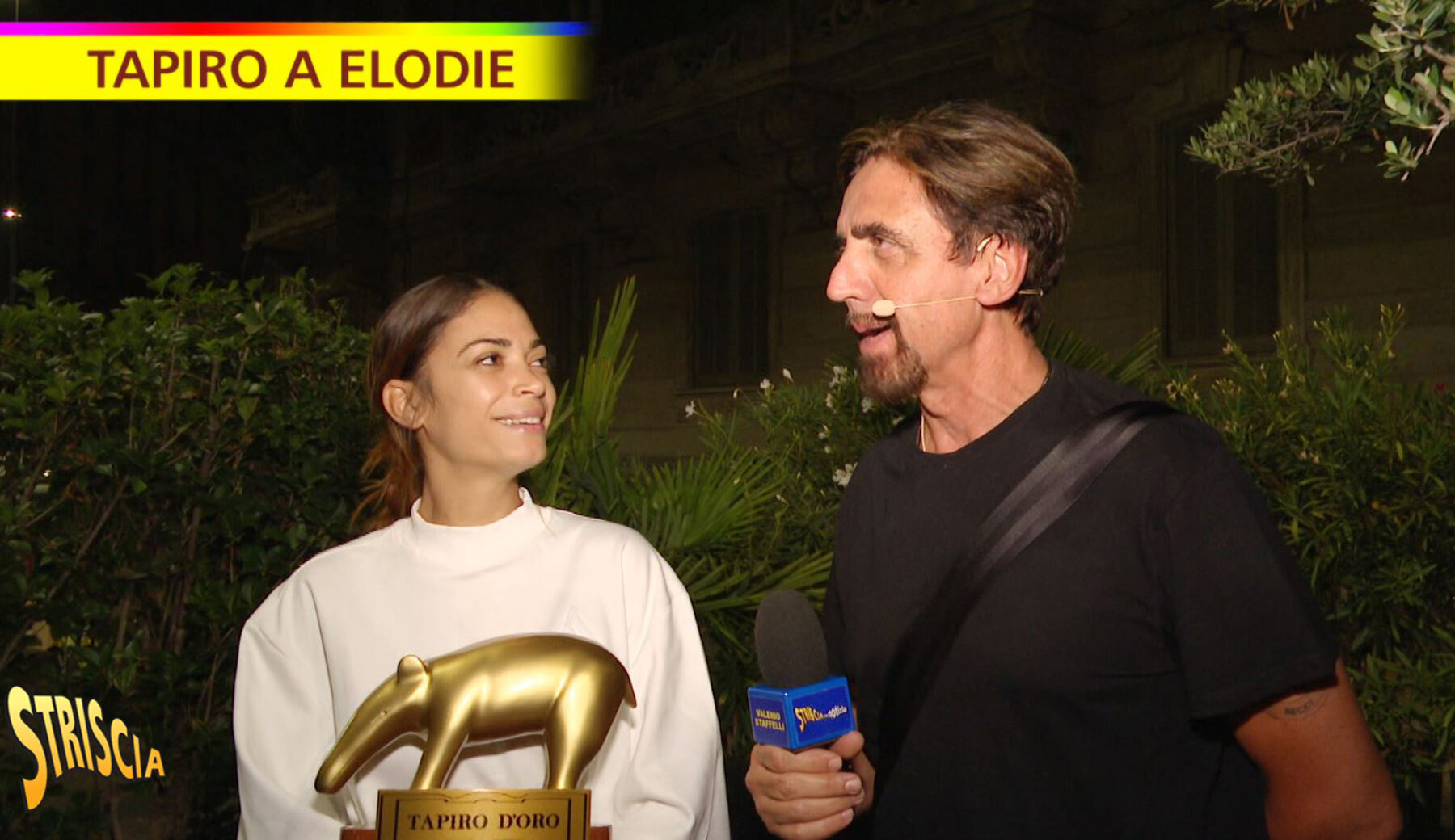 Stasera a Striscia, Tapiro a Elodie per la foto in cui posa nuda per promuovere il nuovo singolo