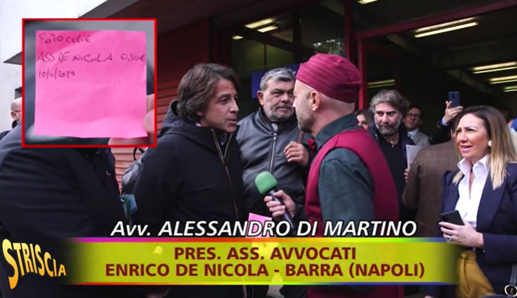 Stasera a Striscia, fotocopie in nero anche nel bar della sede del Giudice di Pace di Barra