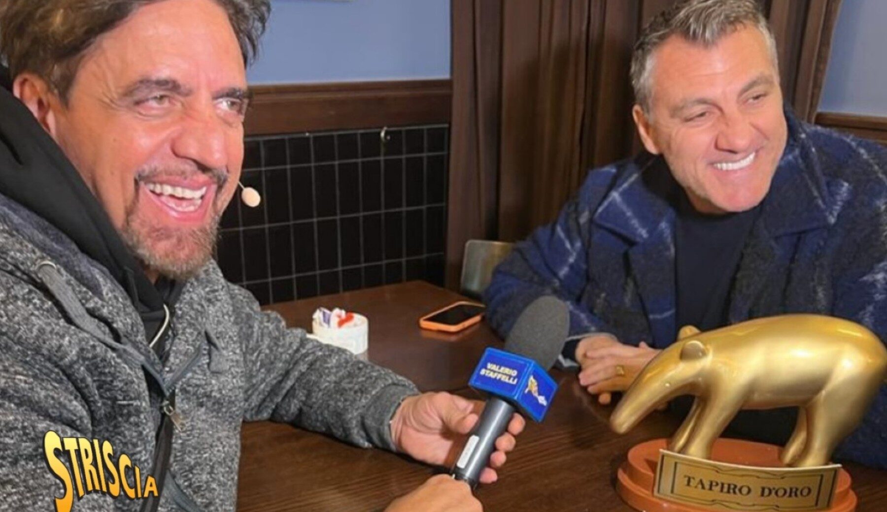 Stasera a Striscia, il Tapiro d’oro a Vieri per lo smantellamento della BoboTv