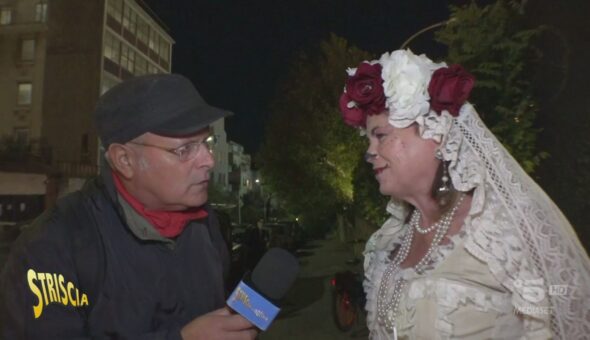 Enrico Lucci alla festa di Halloween romana