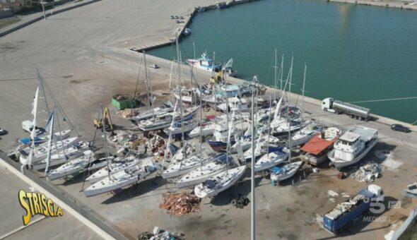 A Crotone il cimitero delle barche degli scafisti