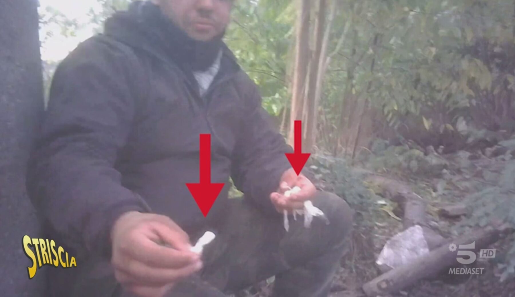 Alto Milanese, maxi sequestro di droga e armi. Il servizio di Striscia sulla piazza di spaccio