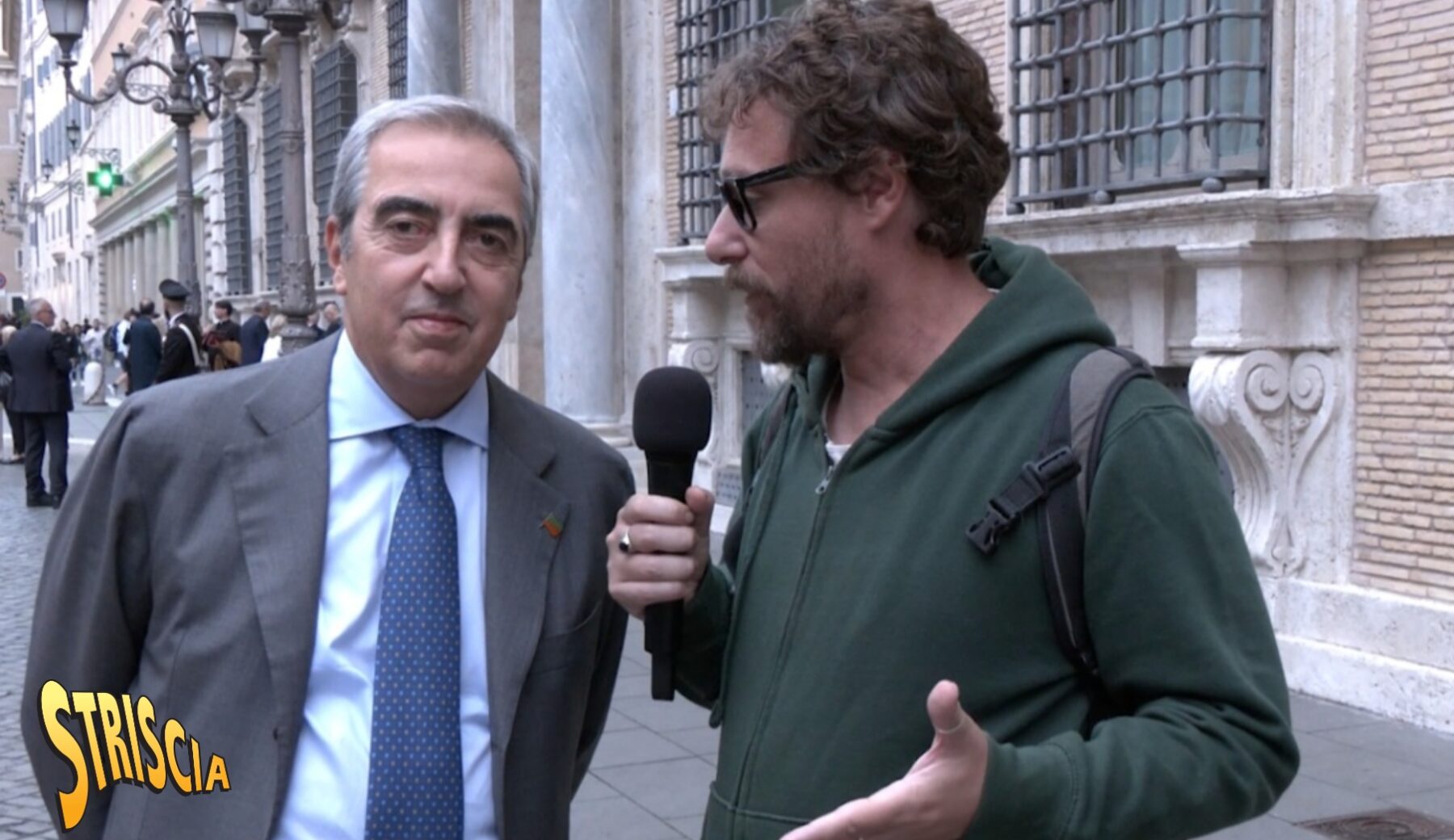 Taglio del canone Rai. Stasera a Striscia, l’intervista al vice presidente del Senato Gasparri