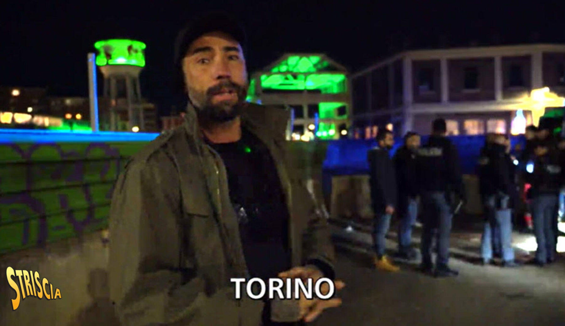 Brumotti documenta lo spaccio in pieno centro a Torino, stasera a Striscia