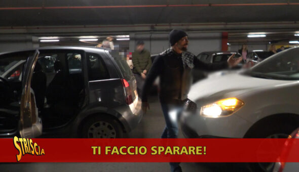 «Ti faccio sparare!» Botte e minacce in un parcheggio nel quartiere Barra di Napoli. Oggi a Striscia