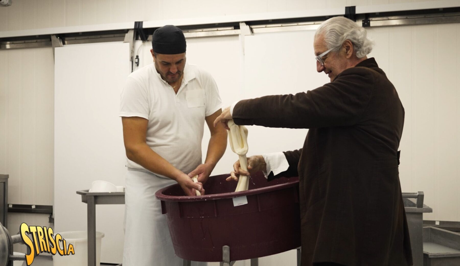 Davide Rampello e la mozzarella di bufala in Alto Adige, stasera a Striscia