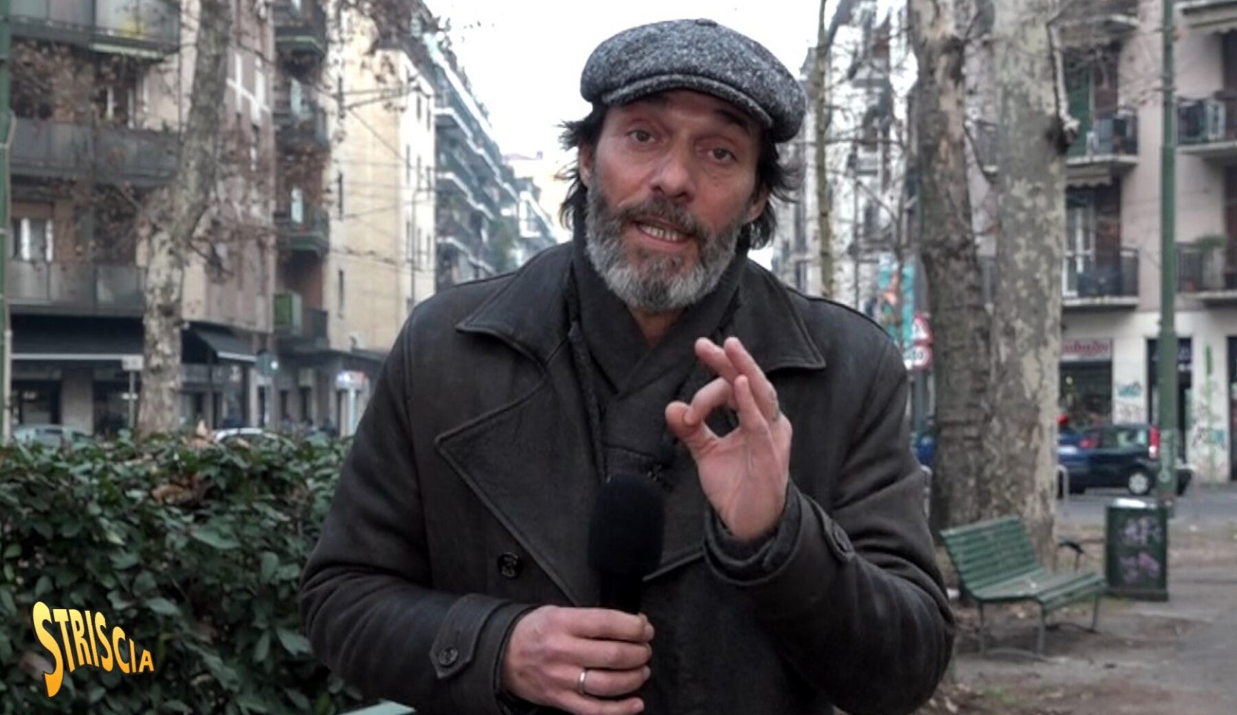 Oggi a Striscia, Max Laudadio e i trucchi per evadere il fisco. A lezione di “nero” dai rivenditori di registratori di cassa