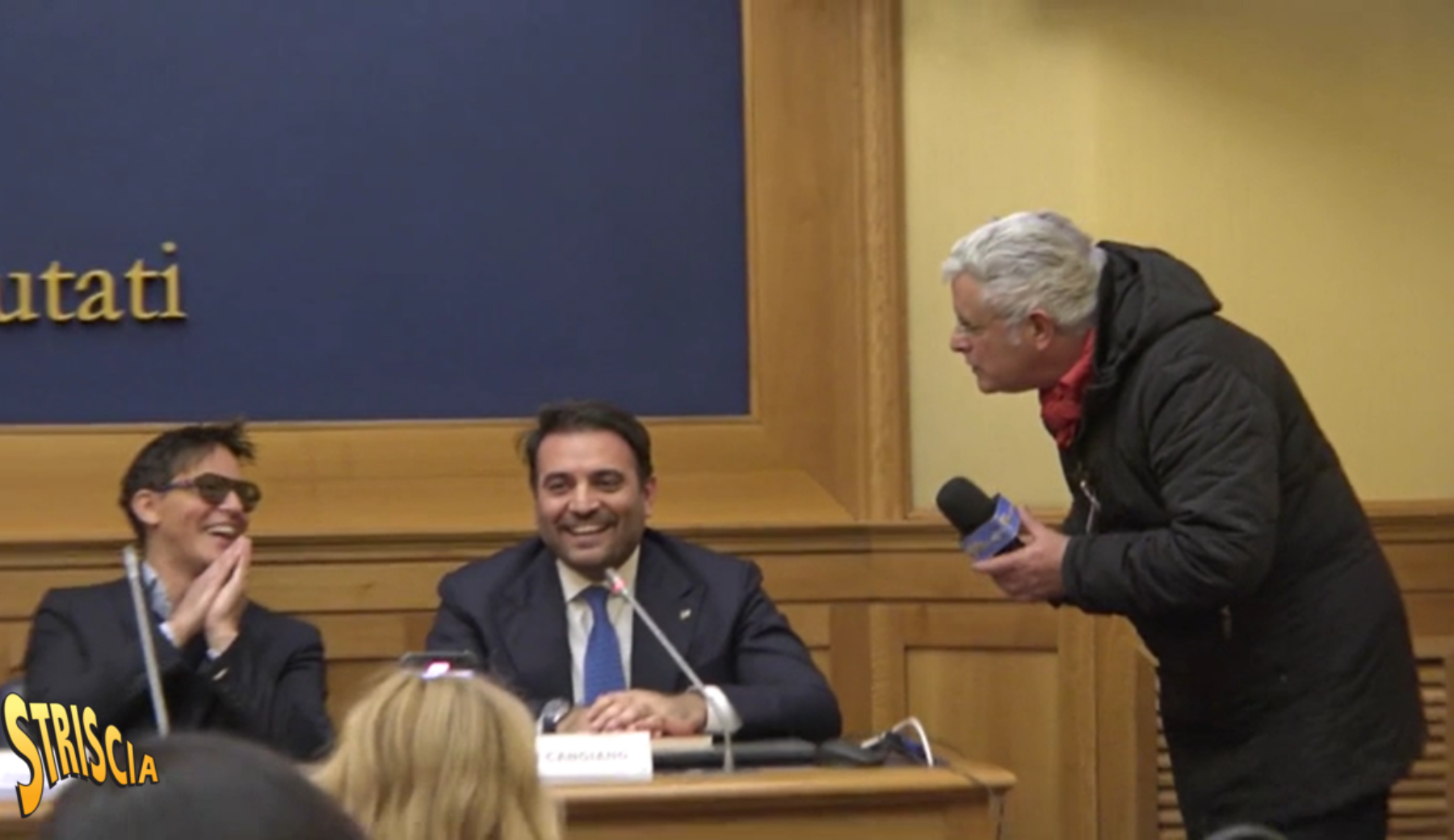Stasera a Striscia, Lucci cerca l’egemonia culturale della destra e trova uno scoop. Il deputato FdI Gimmi Cangiano e Valeria Marini si sono lasciati